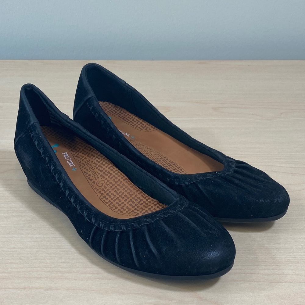 BareTraps Norma Black Fabric Women's Hidden Wedge Flats